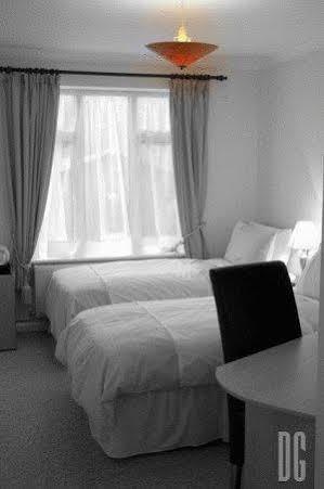 White Gates Hotel Binfield Exterior foto